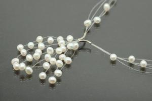 aLEm white Freshwater Pearl Necklace 