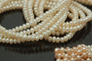 aLEm Freshwater Pearl Necklace 