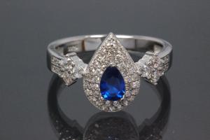 aLEm Ring Tropfen der Mitternacht - Teardrop of Midnight mit safirfarbenen und weißen Zirkonia 925/- Silber rhodiniert