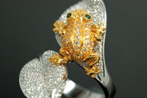 aLEm Ring Golden Poison Frog 925/- Silver rhodium plated / partially gold plated, with white/green Cubic Zirconia